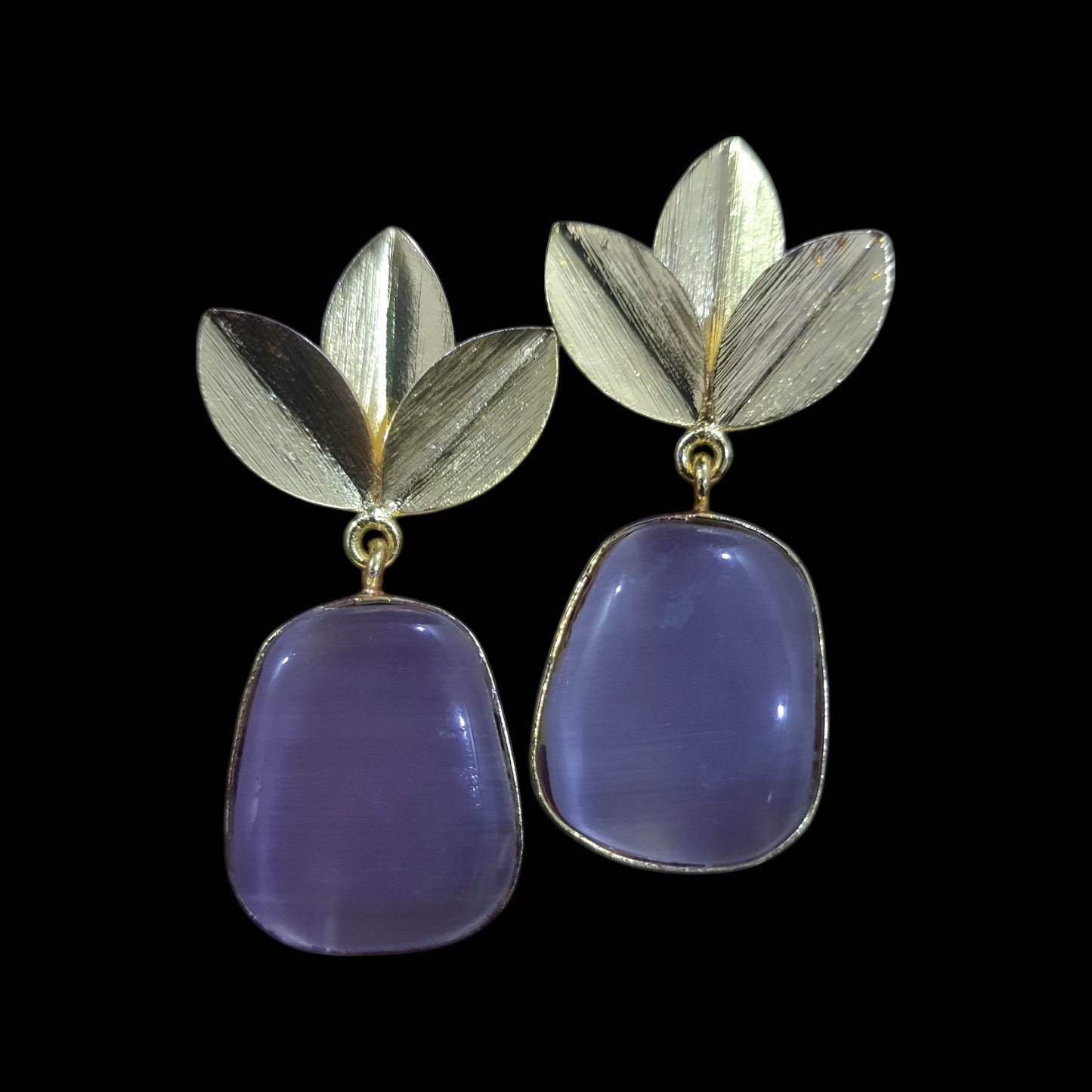 Elegant amber stone leaf design earrings featuring a stylish gold leaf accent