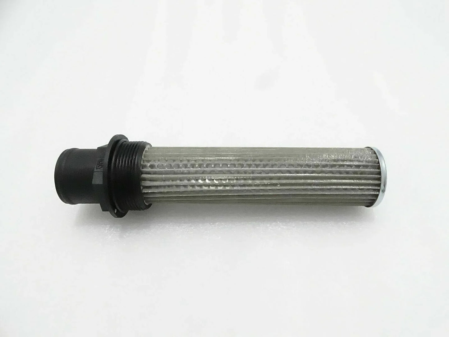 Hydraulic filter cartridge with pleated metal element and black end caps