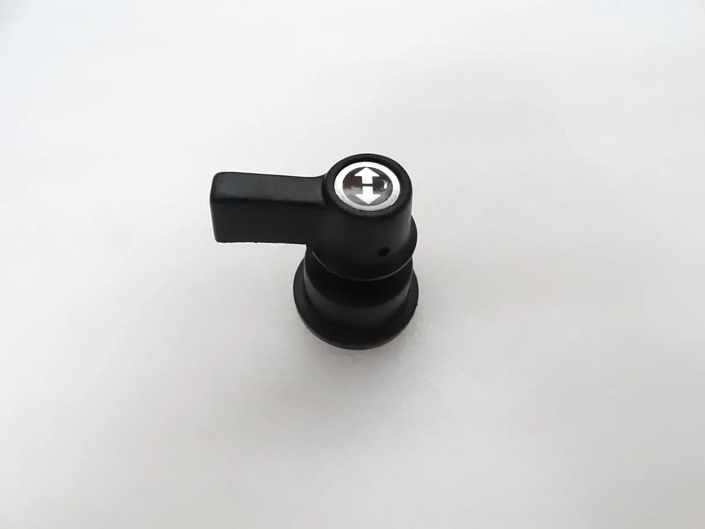 Tractor indicator switch clip with 3 terminals, black plastic