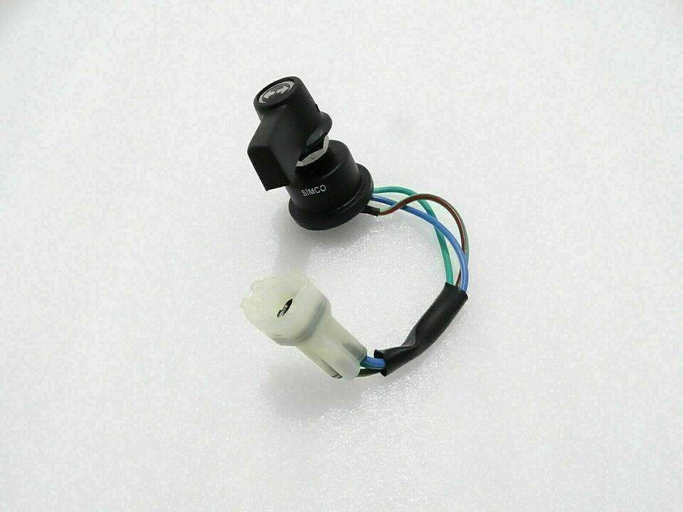 Mahindra tractor turn signal switch for reliable signaling during tractor operation