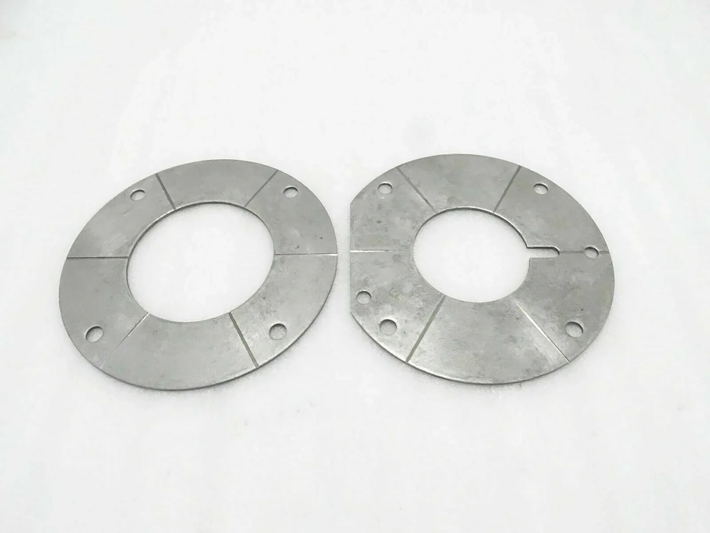 Transmission plate set for Massey Ferguson model, made of durable steel, measuring 100mm in diameter for heavy machinery