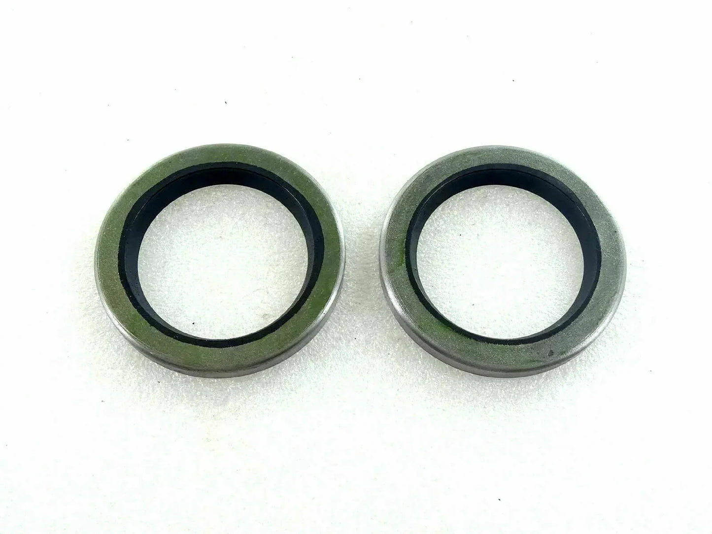 Front wheel hub seal set with two round rubber seals and metal rings