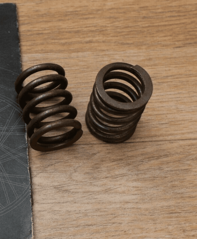 Valve Springs Set Genuine Part 507064 Fits Royal Enfield Bullet - StellerGear