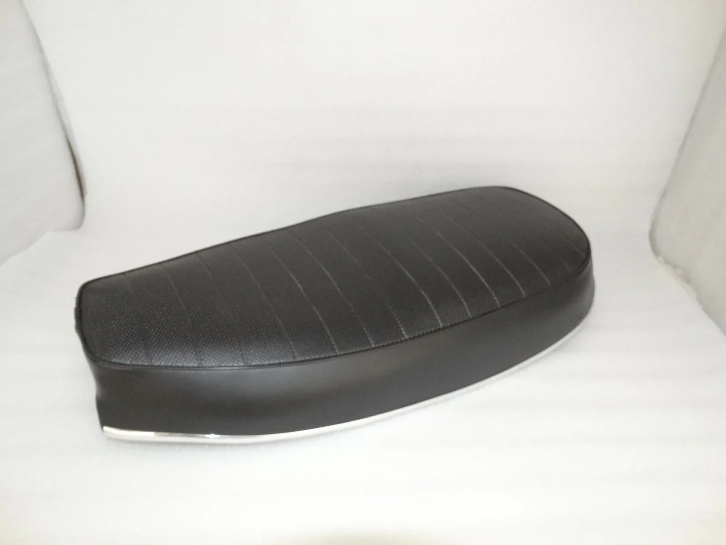 VINTAGE TRIUMPH T140 / TR7 DUAL SEAT - StellerGear