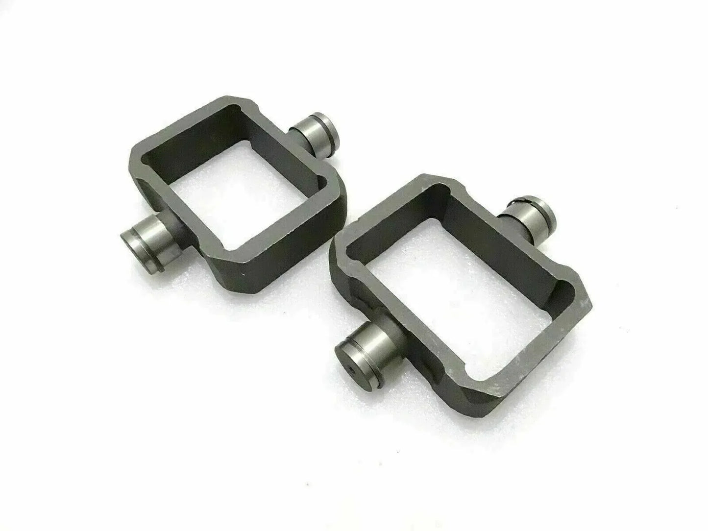 Square piston for Massey Ferguson model, durable steel, designed for effective tractor performance