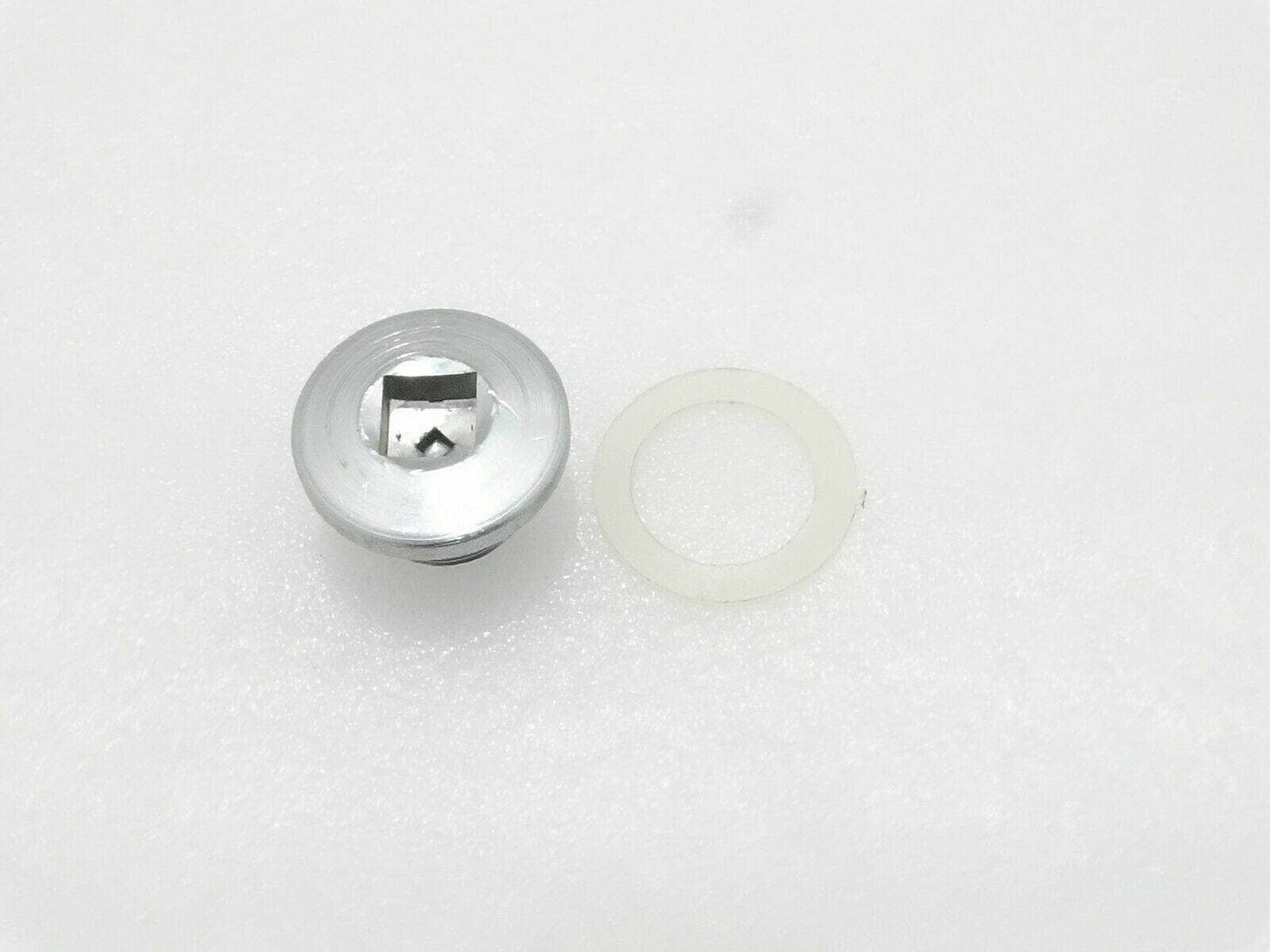 Suzuki Samurai oil level plug and washer gasket set for secure oil maintenance.