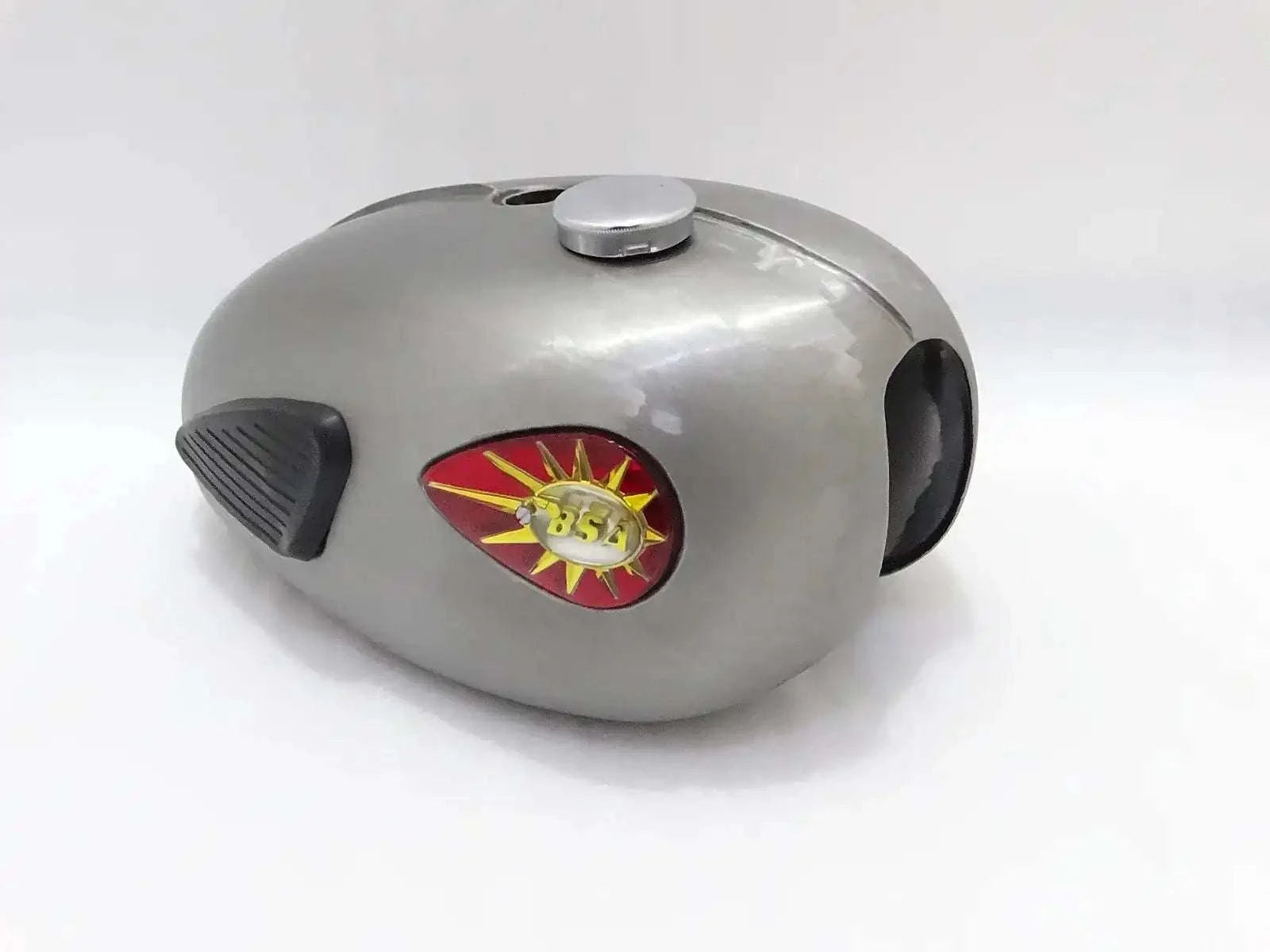 BSA A65 THUNDERBOLT FUEL TANK SINGLE CARB RAW WITH BADGES,KNEE,CAP - StellerGear