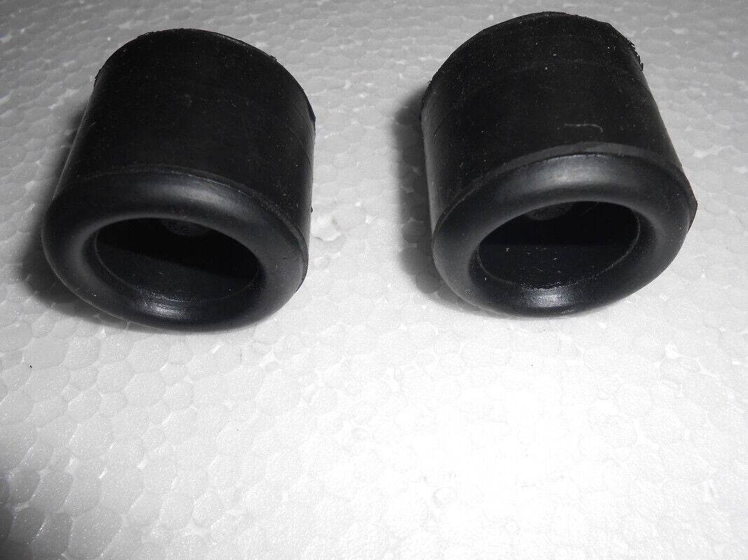 CJ3B windshield bumper set in black rubber for durable vehicle protection