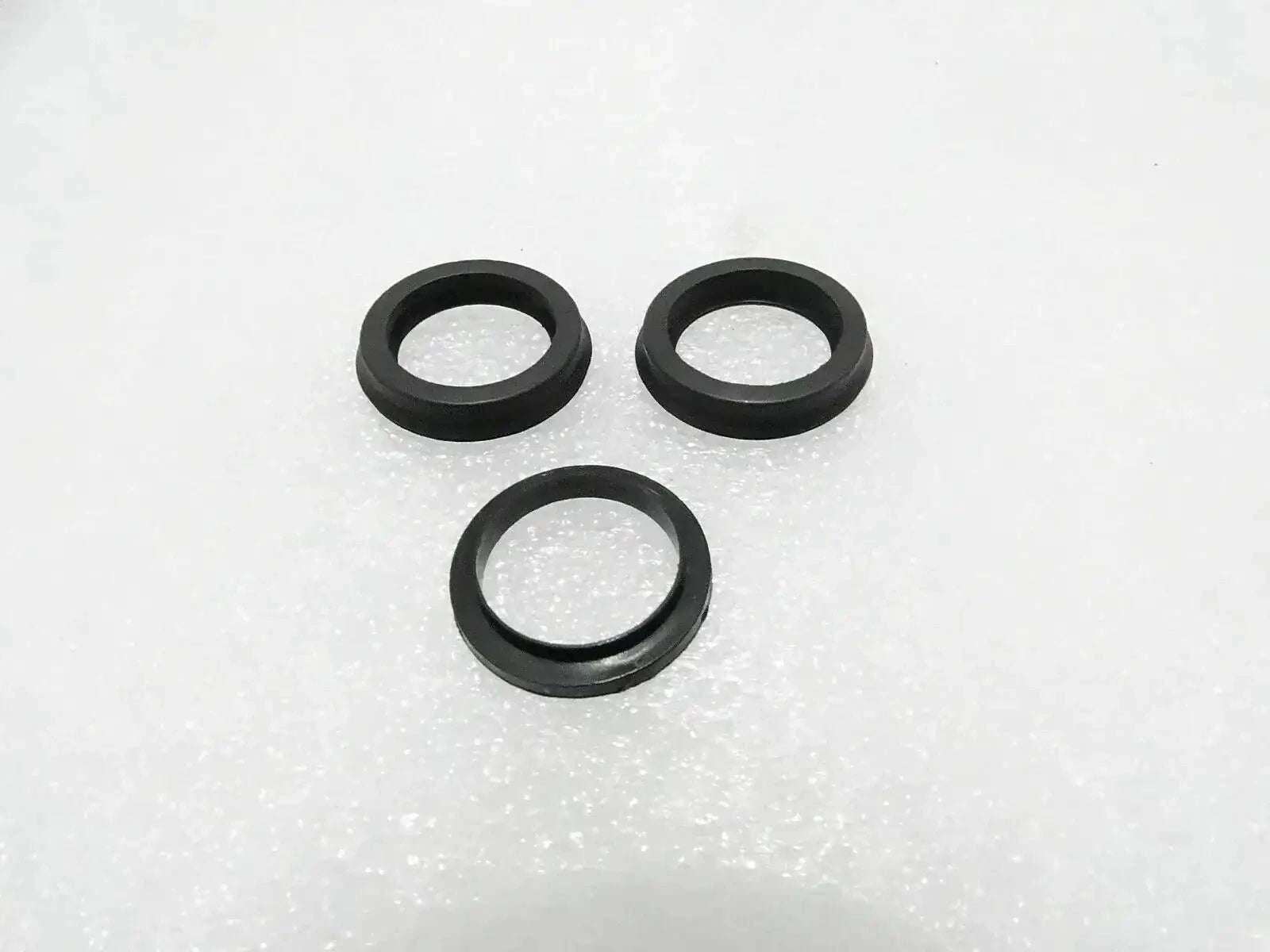 JCB valve spool kit 25/974637, includes three durable rubber seals for valve assembly maintenance