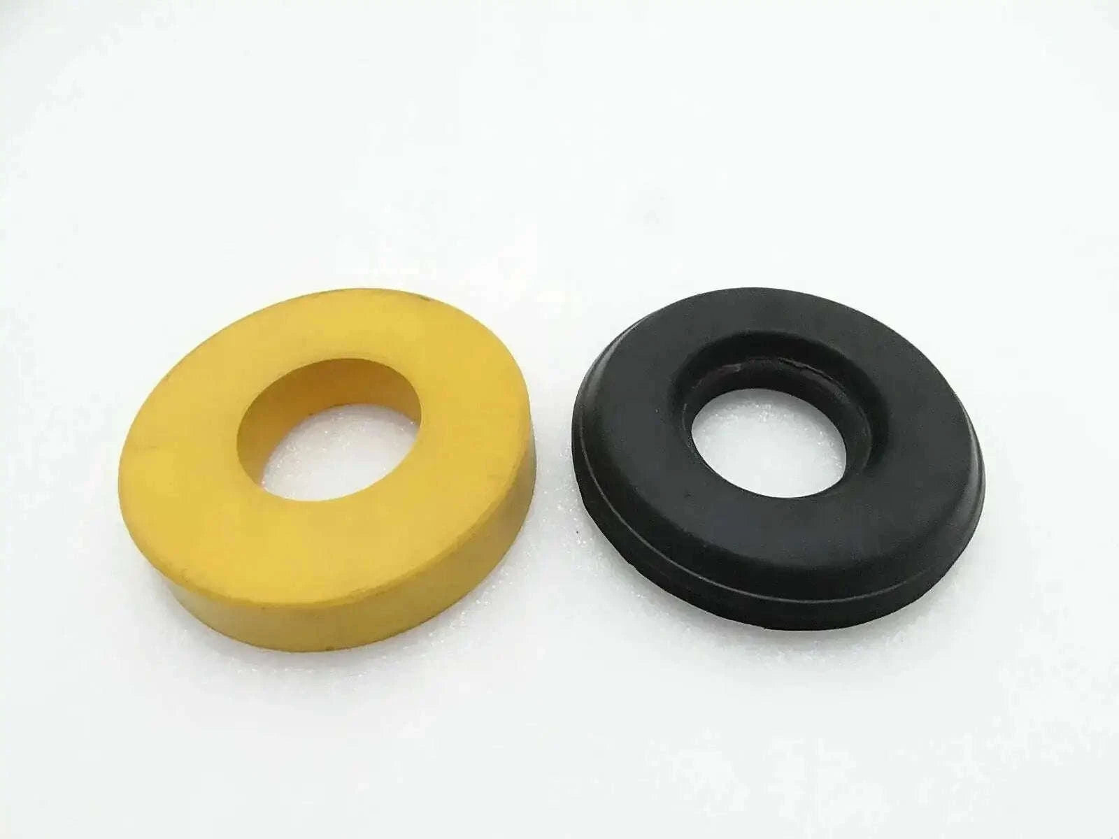 Hydraulic clamp seal gasket pair, yellow and black rubber rings with center holes