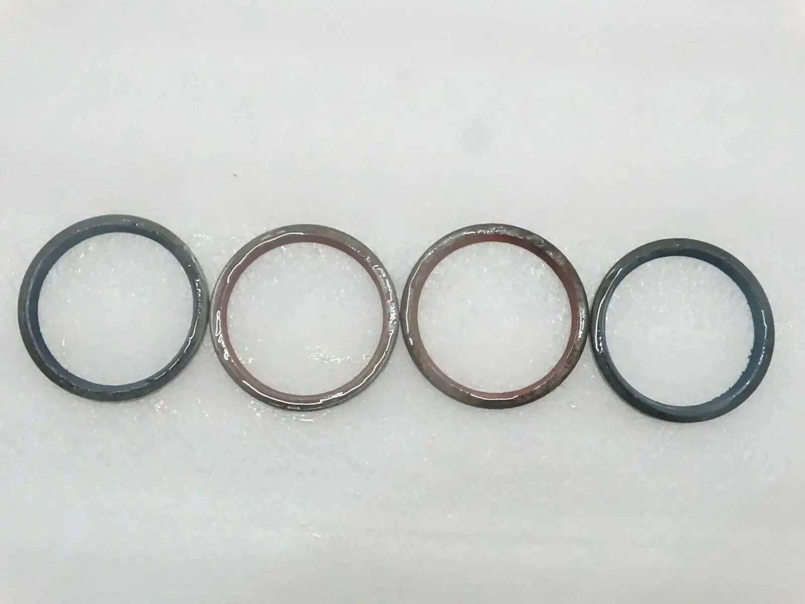 Set of 4 rubber seal rings with metal outer edges, dark and brown