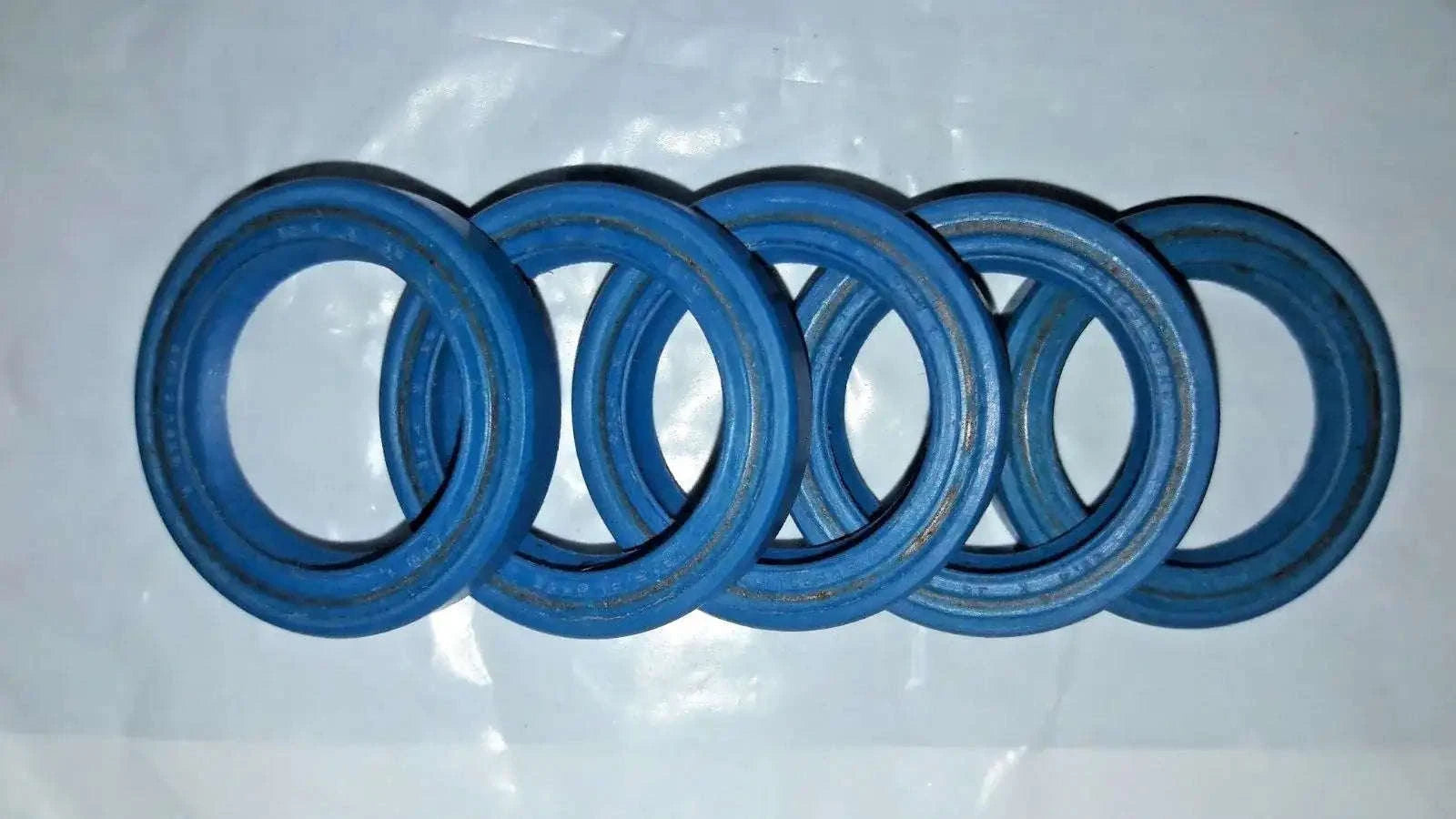 Oil seal set of five blue rubber hydraulic pump seals, circular O-ring shape