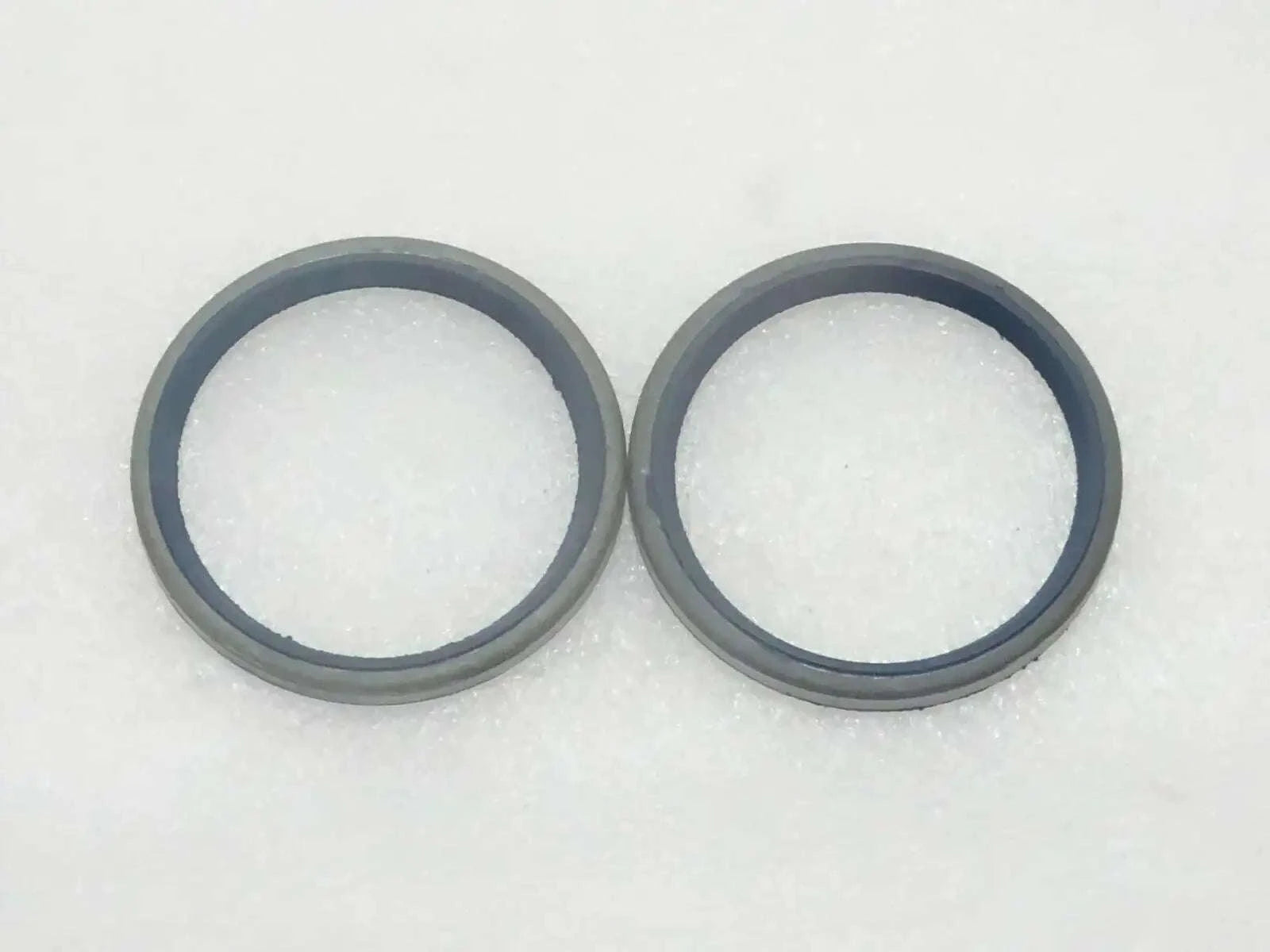 JCB oil seal 904/06500 replacement, durable rubber, ensures optimal sealing for heavy machinery.