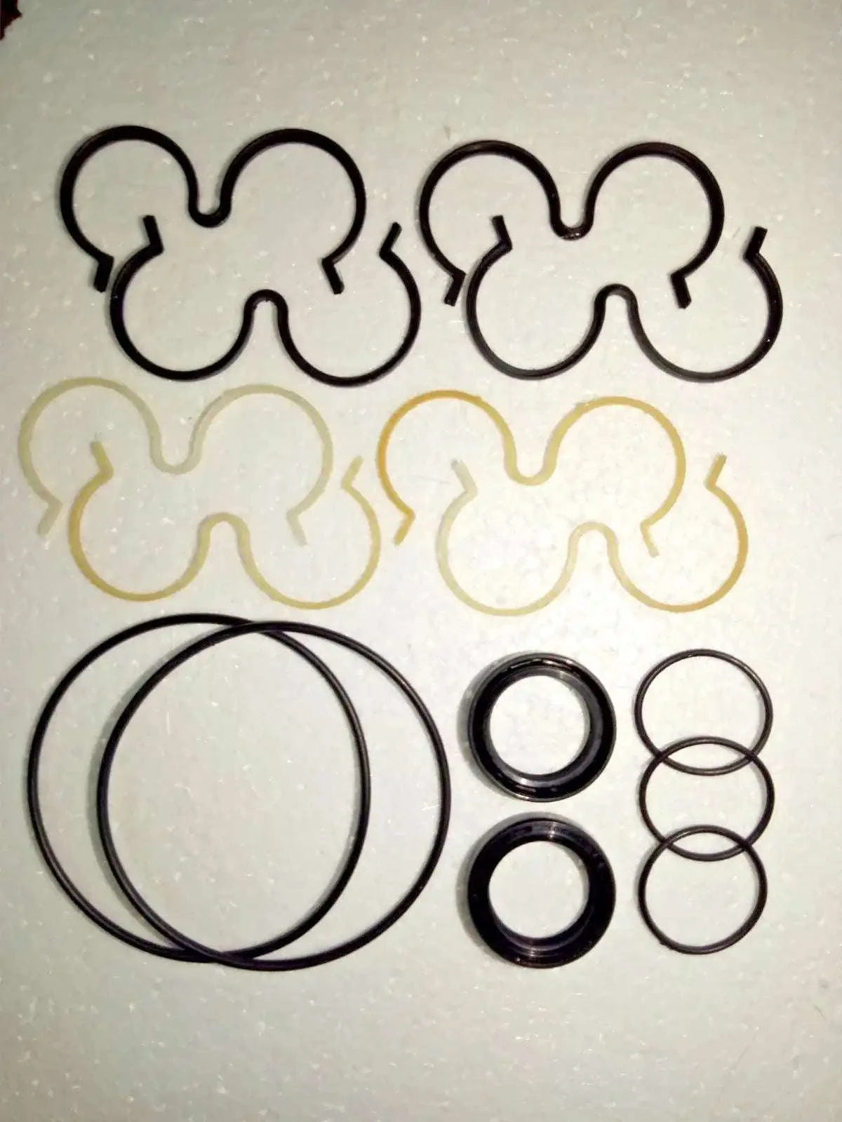 JCB Parker hydraulic pump repair kit with various rubber seals and O-rings for hydraulic pump restoration