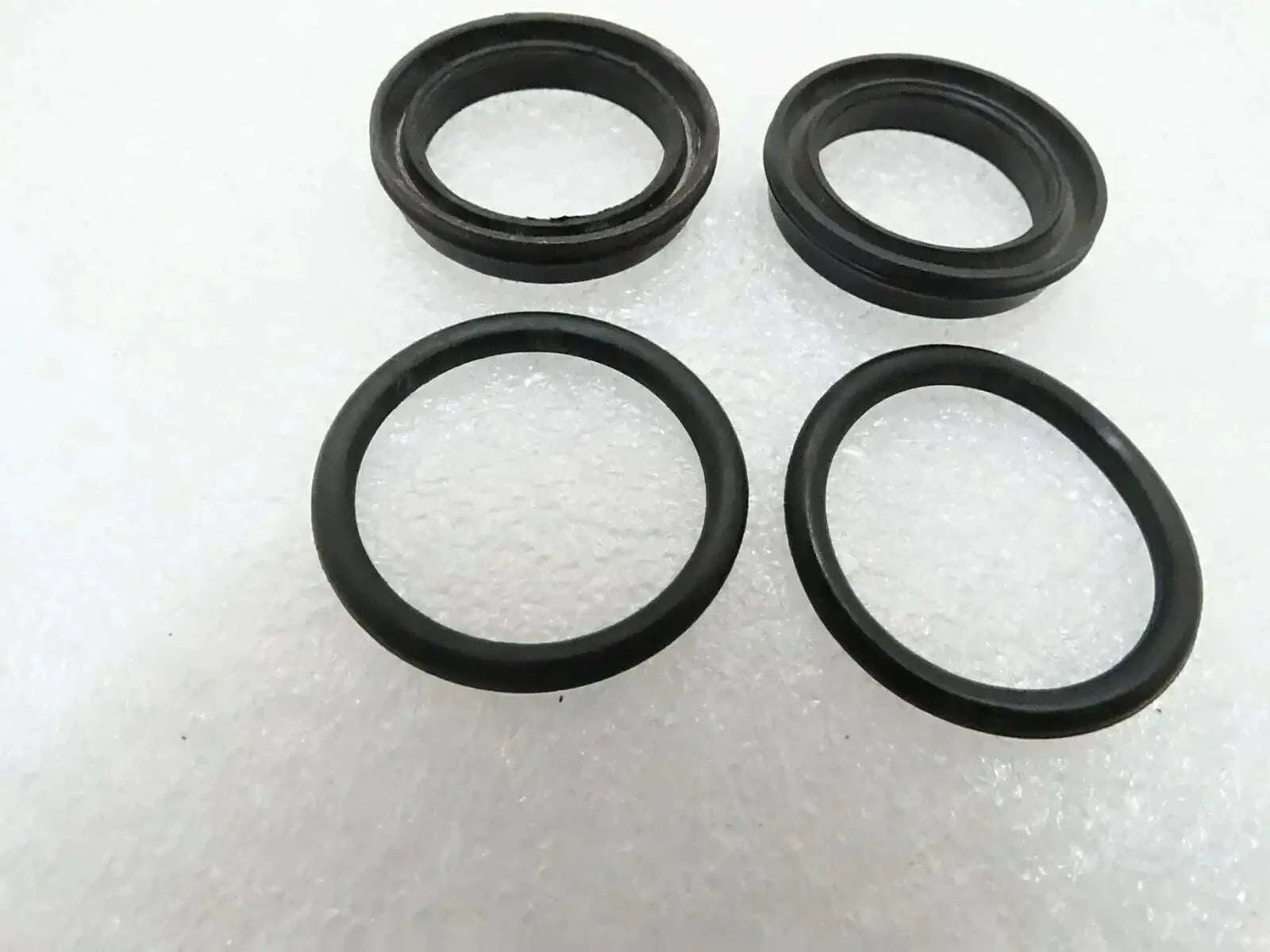 Set of four black rubber seal rings