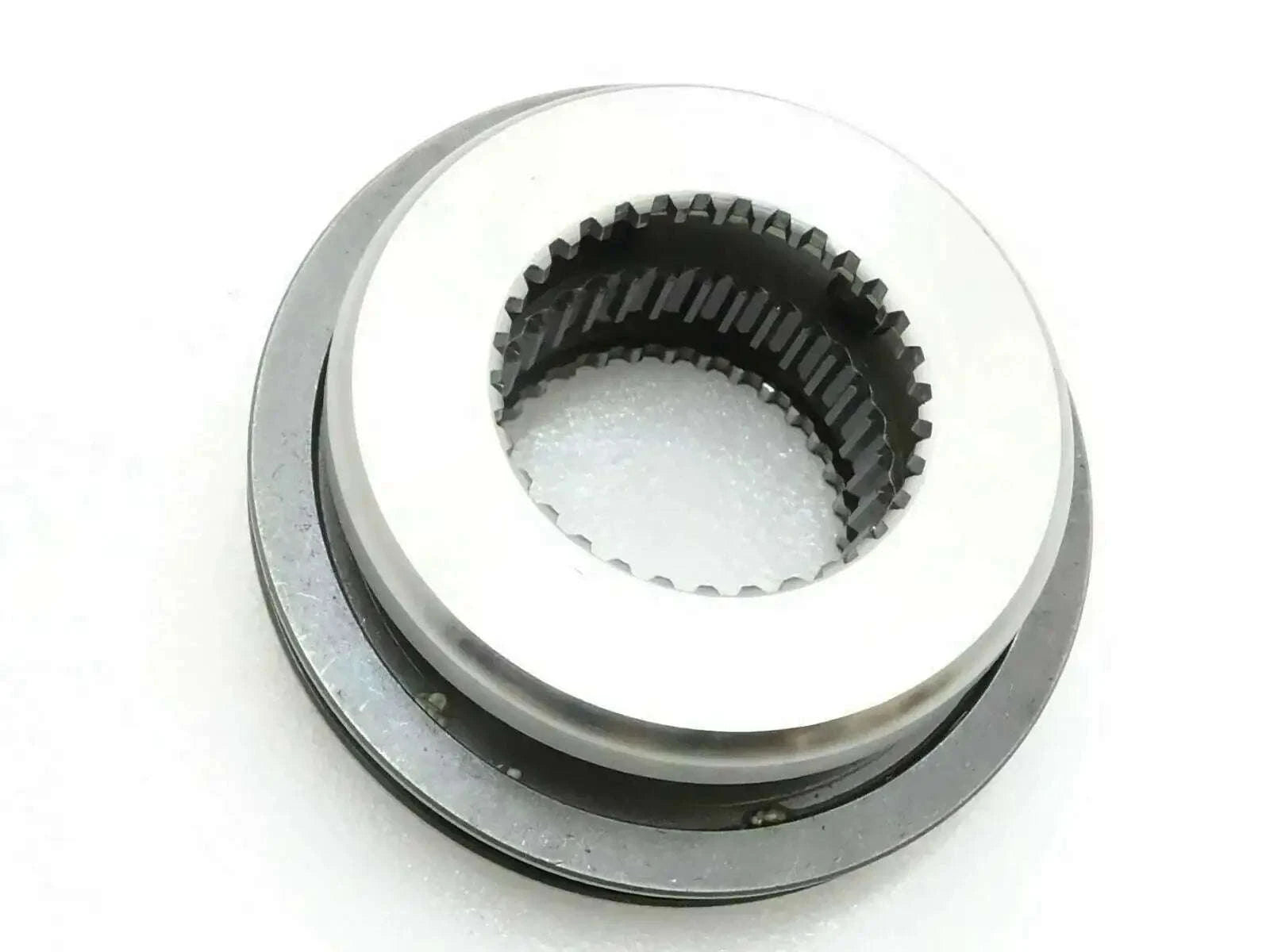 Synchroniser assembly ring with serrated inner teeth