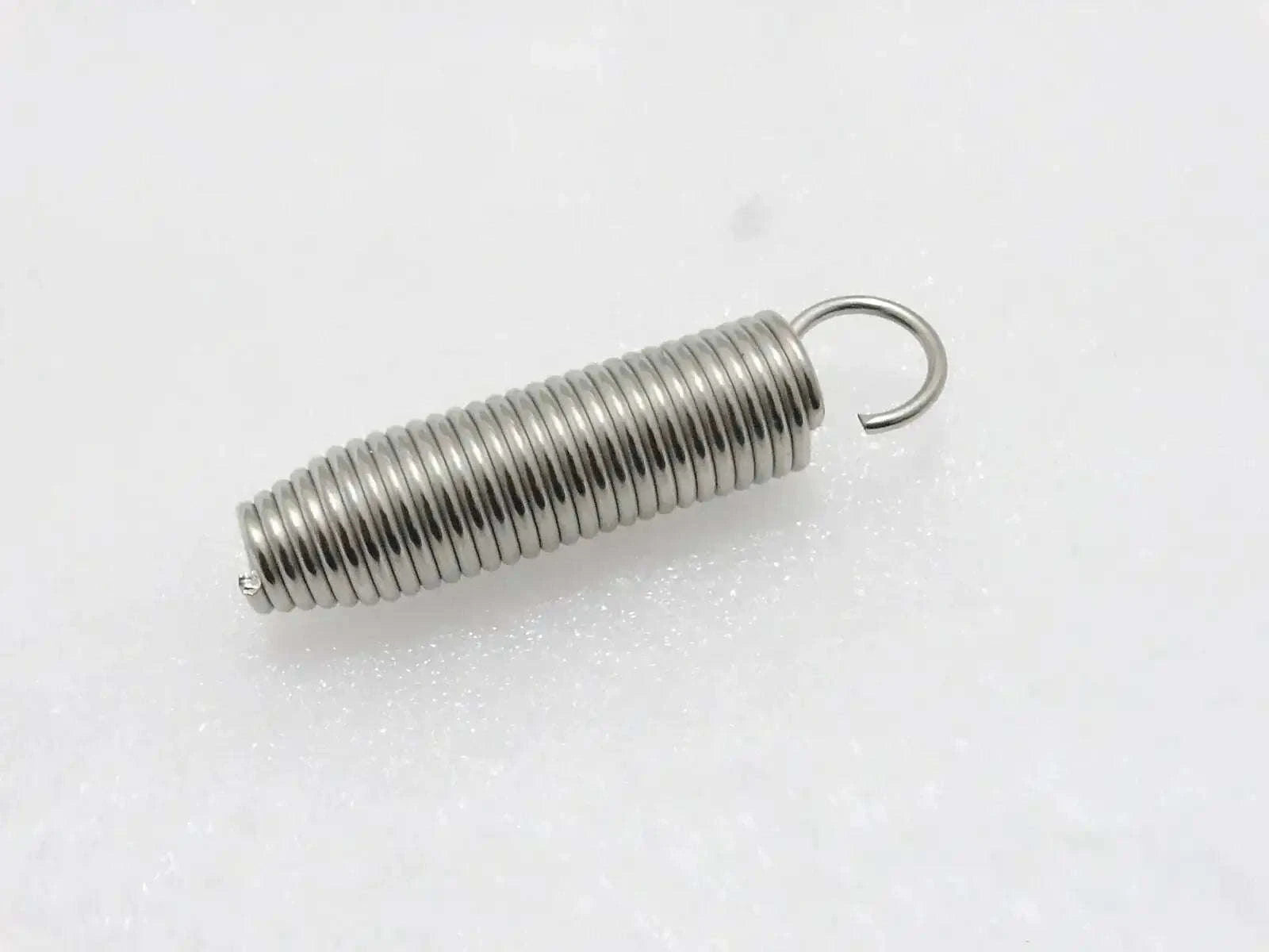 Metal throttle return spring with circular retaining loop