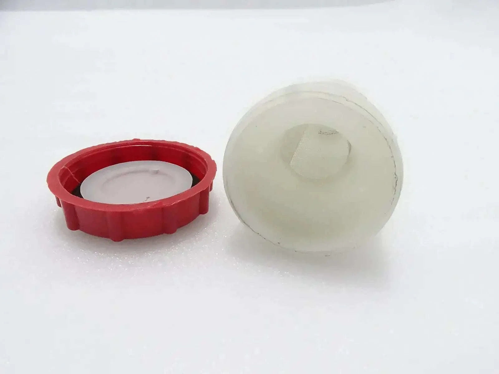 JCB 3CX reservoir cap replacement in durable plastic for effective sealing and easy installation
