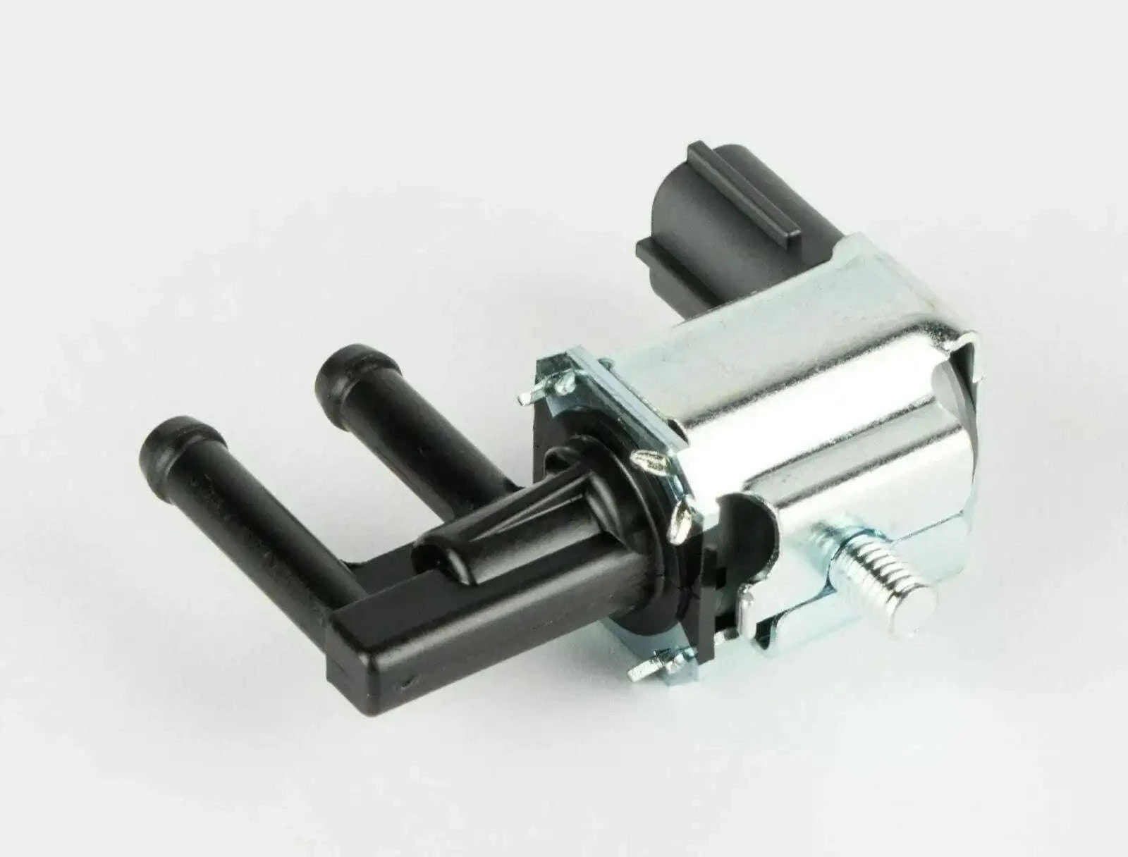 Suzuki Grand Vitara emission purge valve canister with vacuum hoses