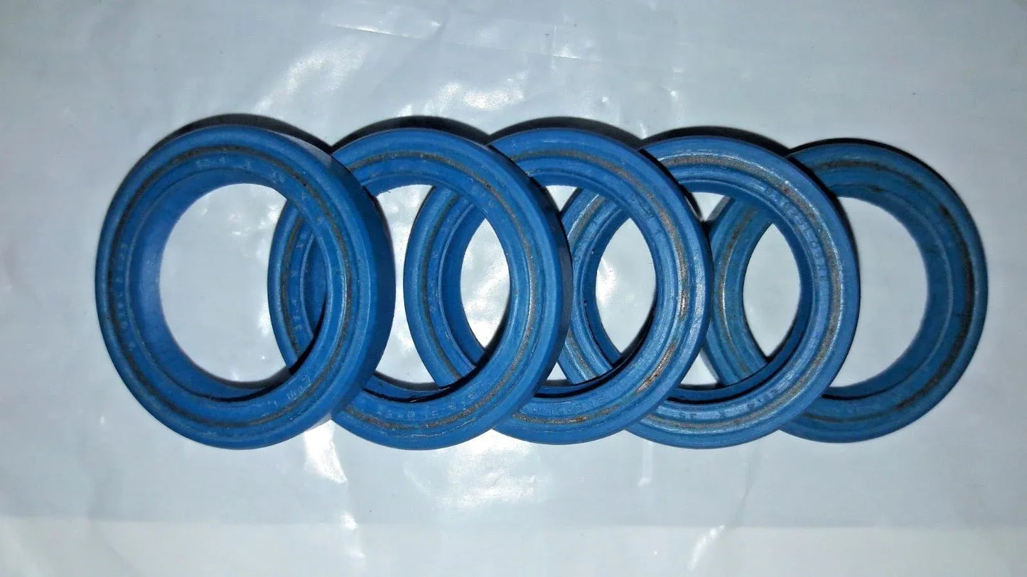 Oil seal set of five blue rubber hydraulic pump seals, circular O-ring shape