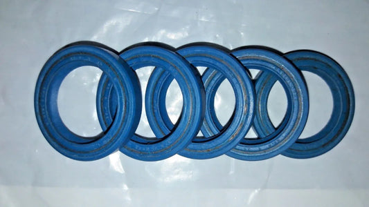 Oil seal set of five blue rubber hydraulic pump seals, circular O-ring shape