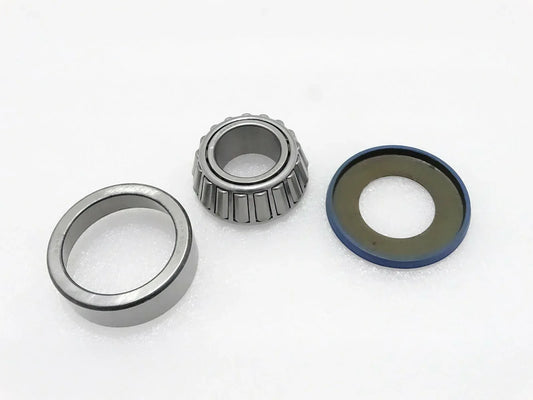 Steering knuckle bearing and seal set with metal bearing rings and seal
