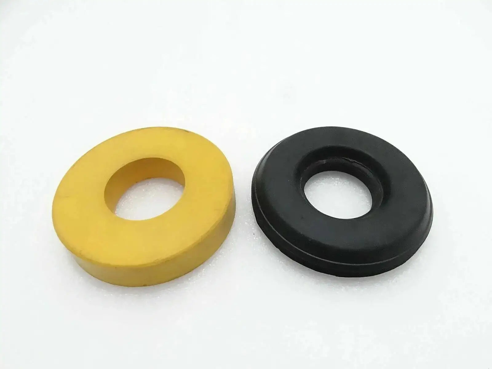 Hydraulic clamp seal gasket pair, yellow and black rubber rings with center holes