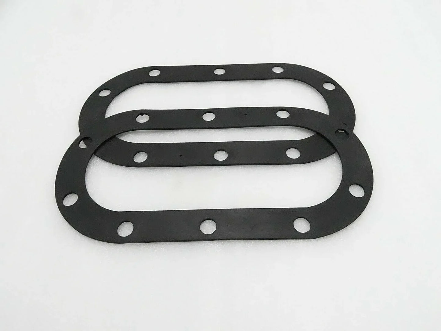 JCB 3CX hydraulic tank gasket pair, durable rubber, designed for sealing hydraulic tanks