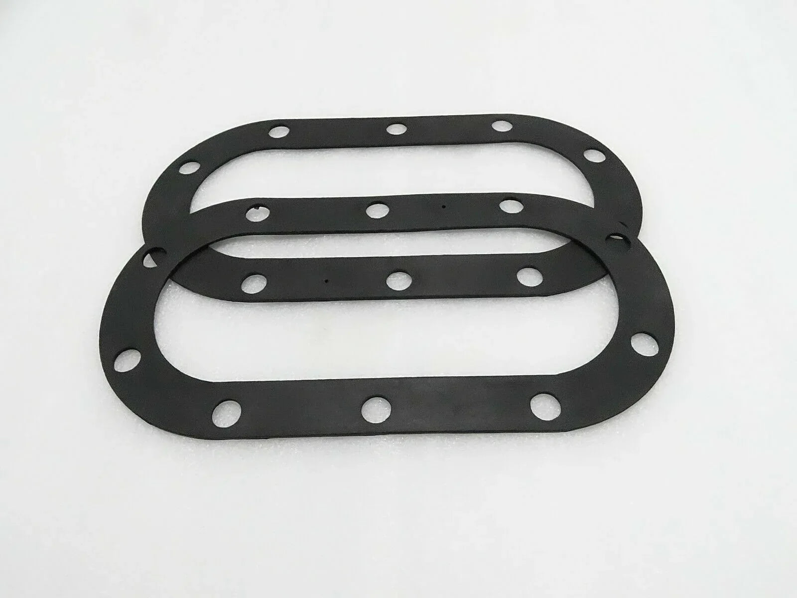 JCB 3CX hydraulic tank gasket pair, durable rubber, designed for sealing hydraulic tanks