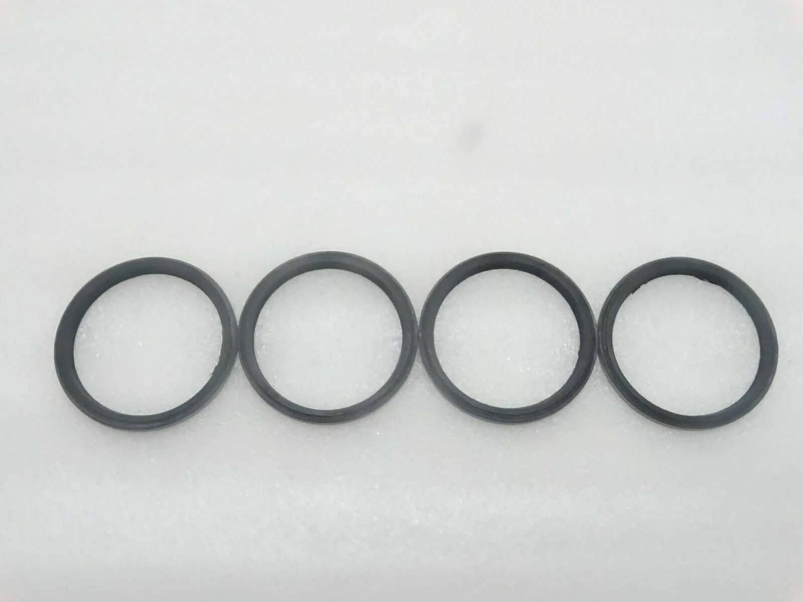 Set of 4 black rubber seal rings for pivot pin