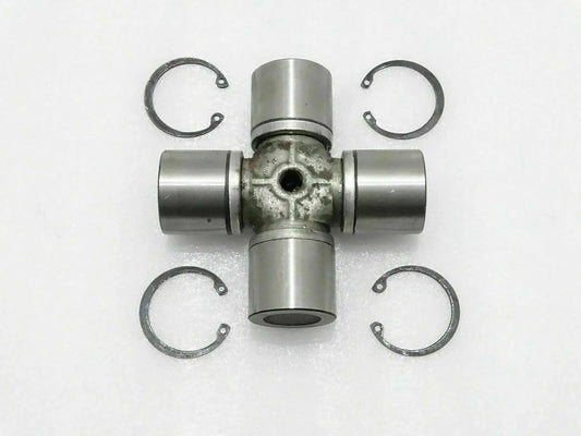 Universal joint propshaft bearing assembly with circlips and cross yoke