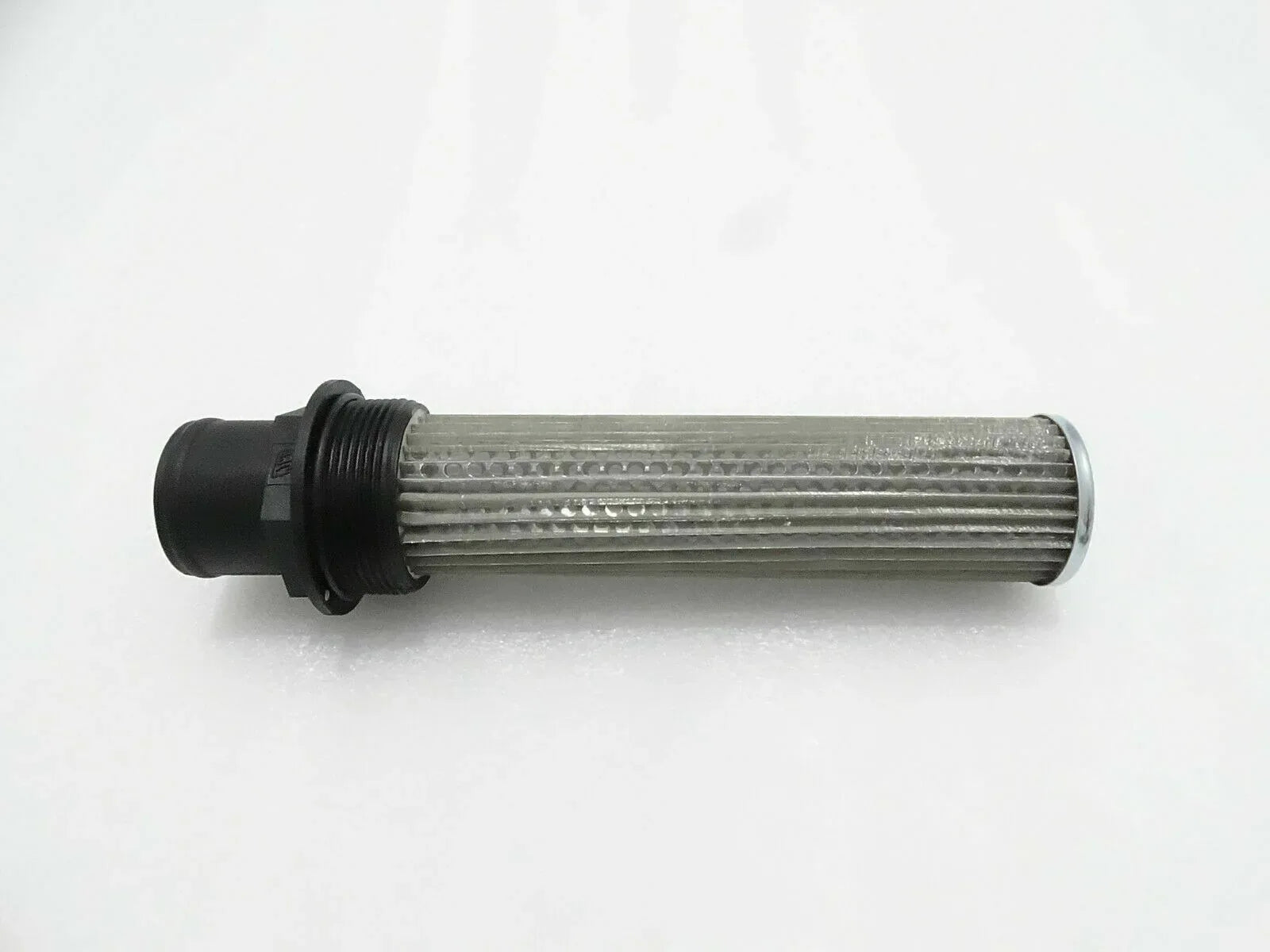 Hydraulic filter cartridge with pleated metal element and black end caps