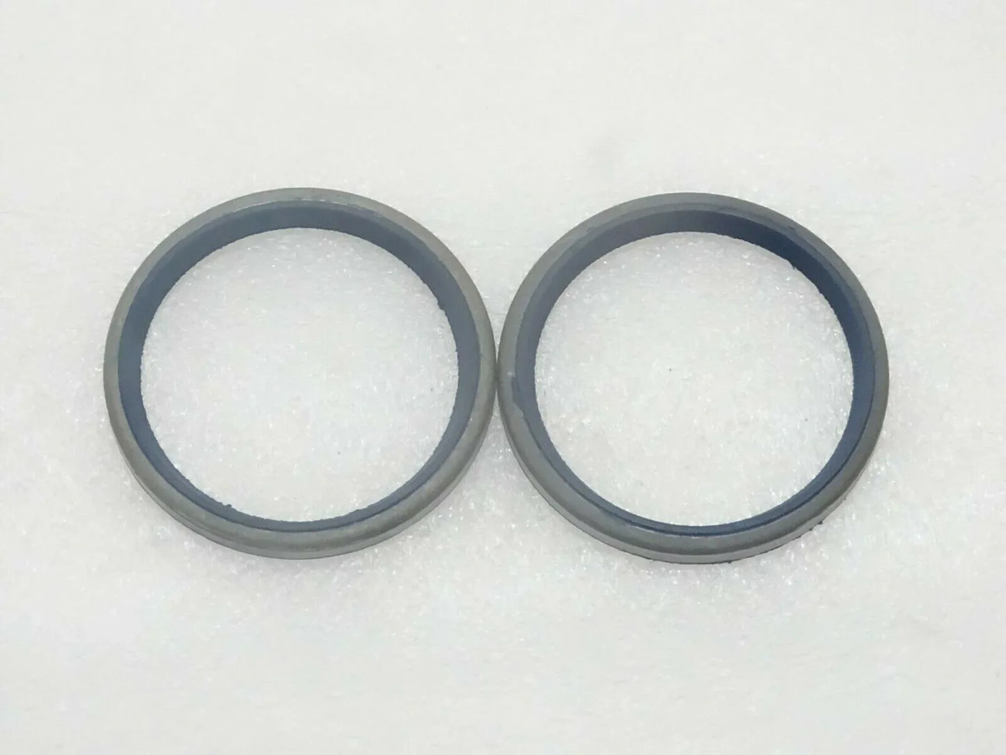 JCB oil seal 904/06500 replacement, durable rubber, ensures optimal sealing for heavy machinery.