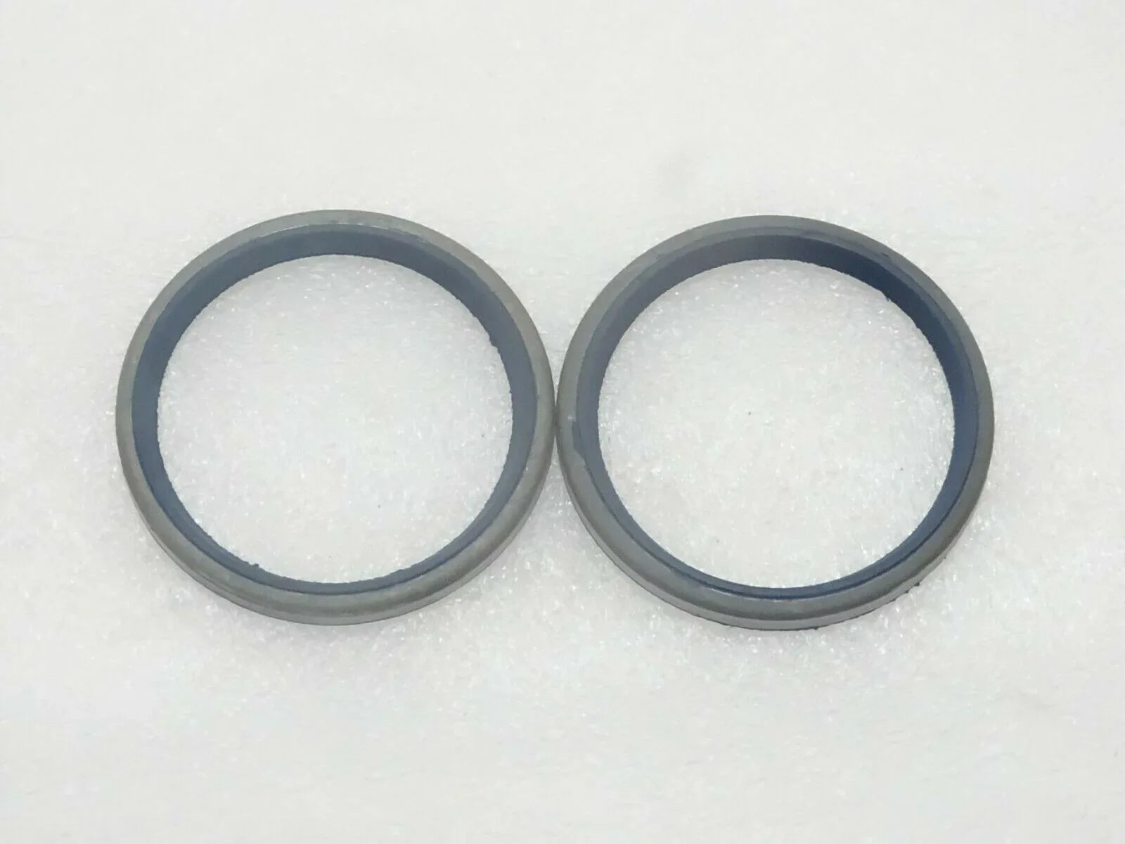 JCB oil seal 904/06500 replacement, durable rubber, ensures optimal sealing for heavy machinery.