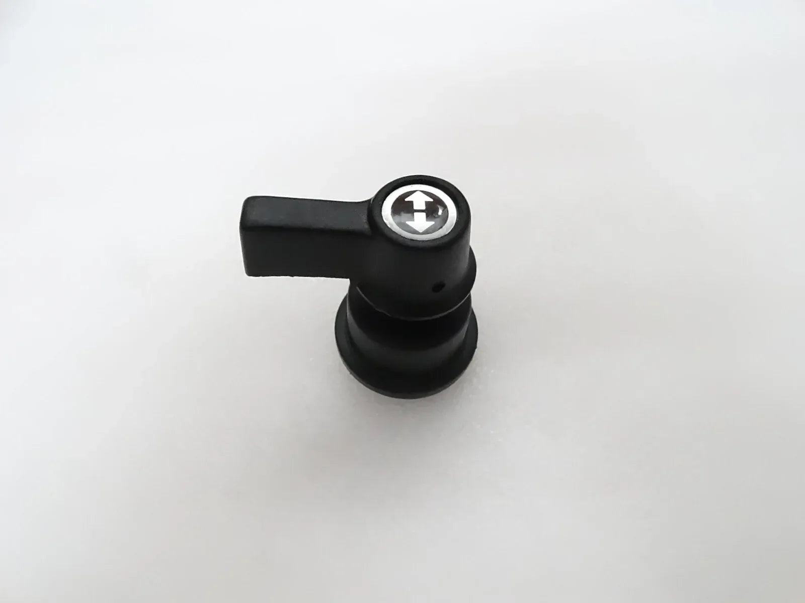 Tractor indicator switch clip with 3 terminals, black plastic