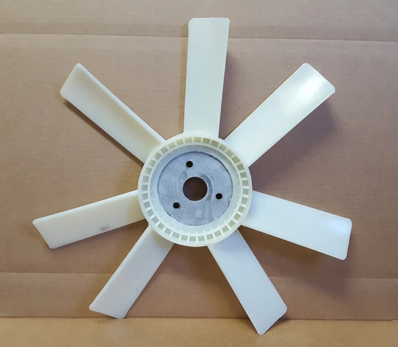 7-wing tractor fan blade with hub and central mounting holes