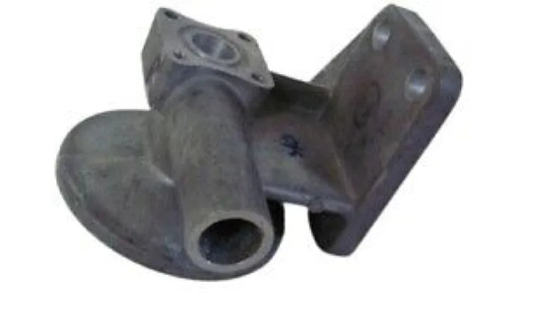 Filter head hydraulic for Mahindra tractor, made of durable metal, essential for fluid management