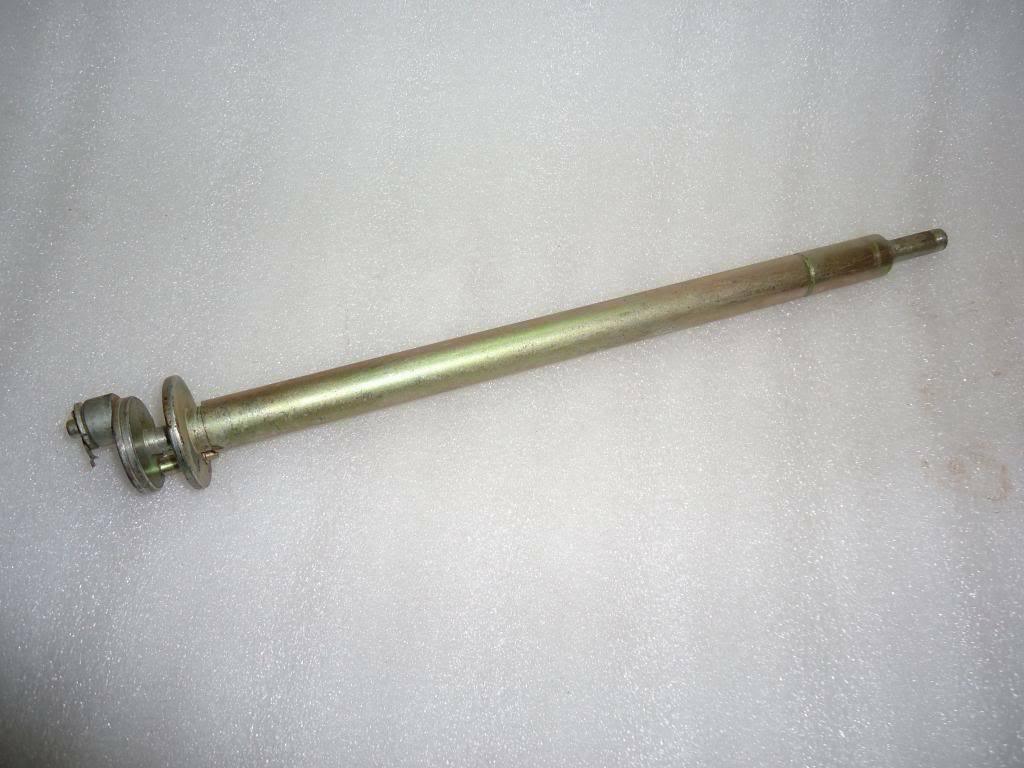 Draft and Position Control Shaft for Massey Ferguson MF 135, durable steel construction, precise alignment
