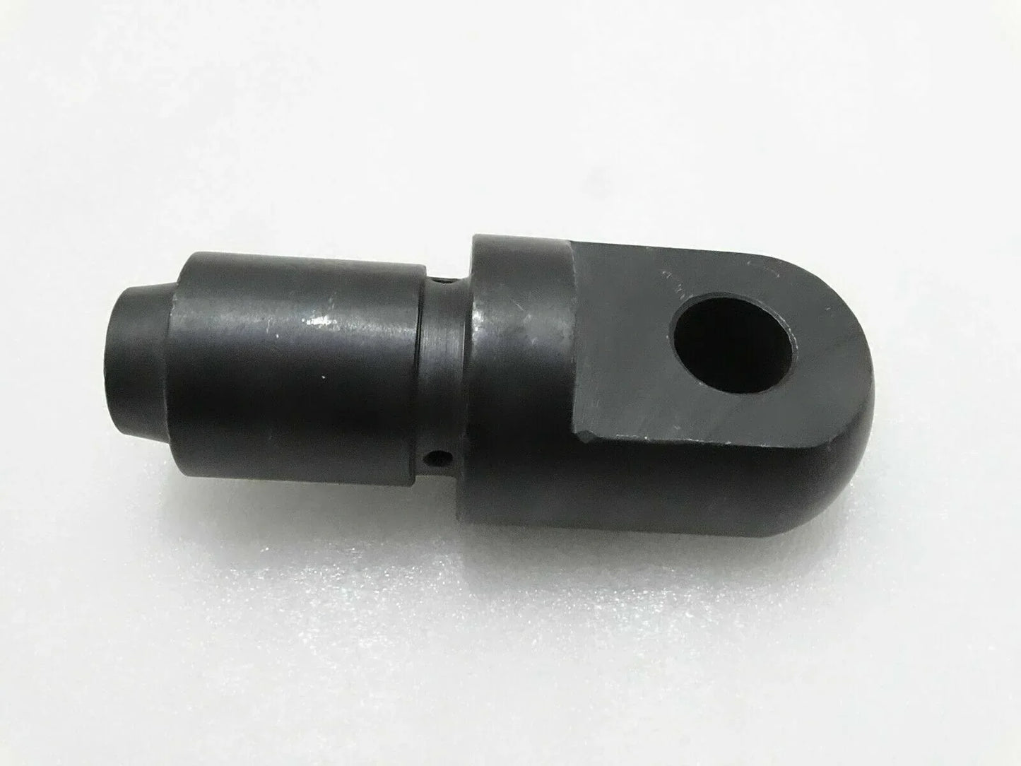 Hydraulic lift cover head made of durable steel for Massey Ferguson model tractors, designed for efficient lifting operations