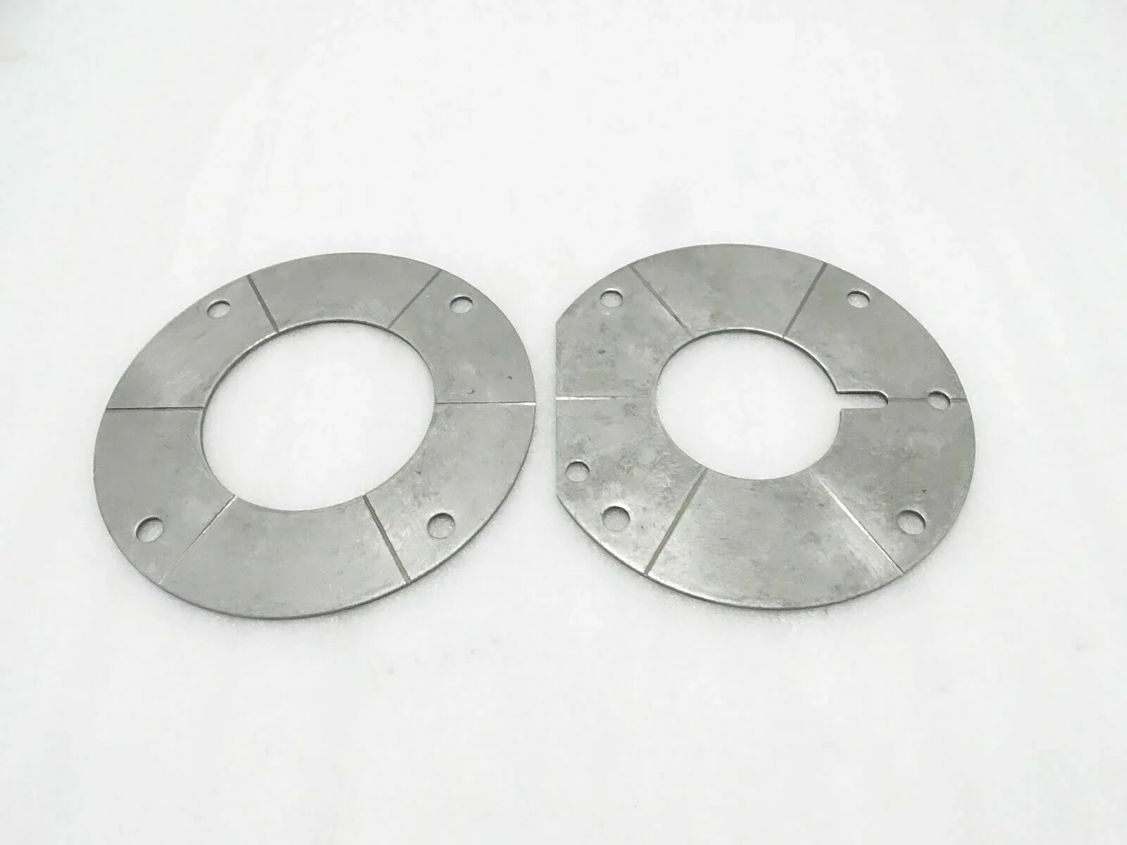 Transmission plate set for Massey Ferguson model, made of durable steel, measuring 100mm in diameter for heavy machinery