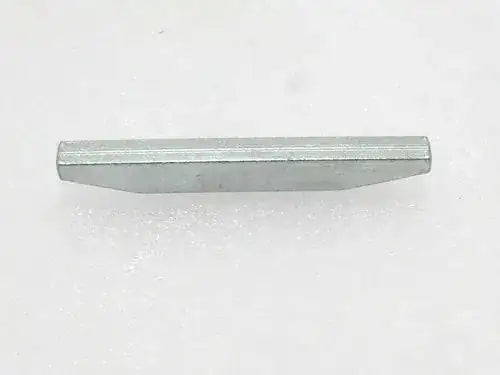 Crankshaft key for MF 135 tractor, steel cylindrical piece