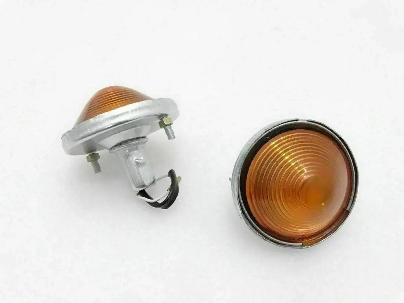 Amber turn signal light indicator with round lens and mounting clips