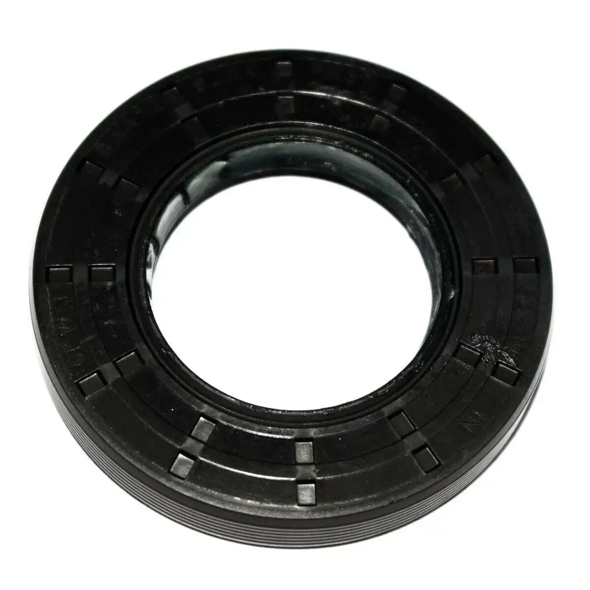 Front differential left oil seal for Suzuki Swift and Alto, round black rubber with metal lip