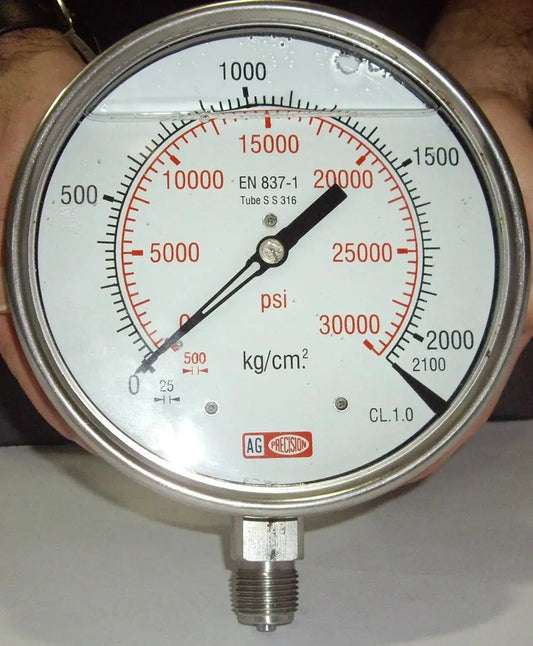 Dual-scale pressure gauge with psi and kg/cm² markings, stainless steel body
