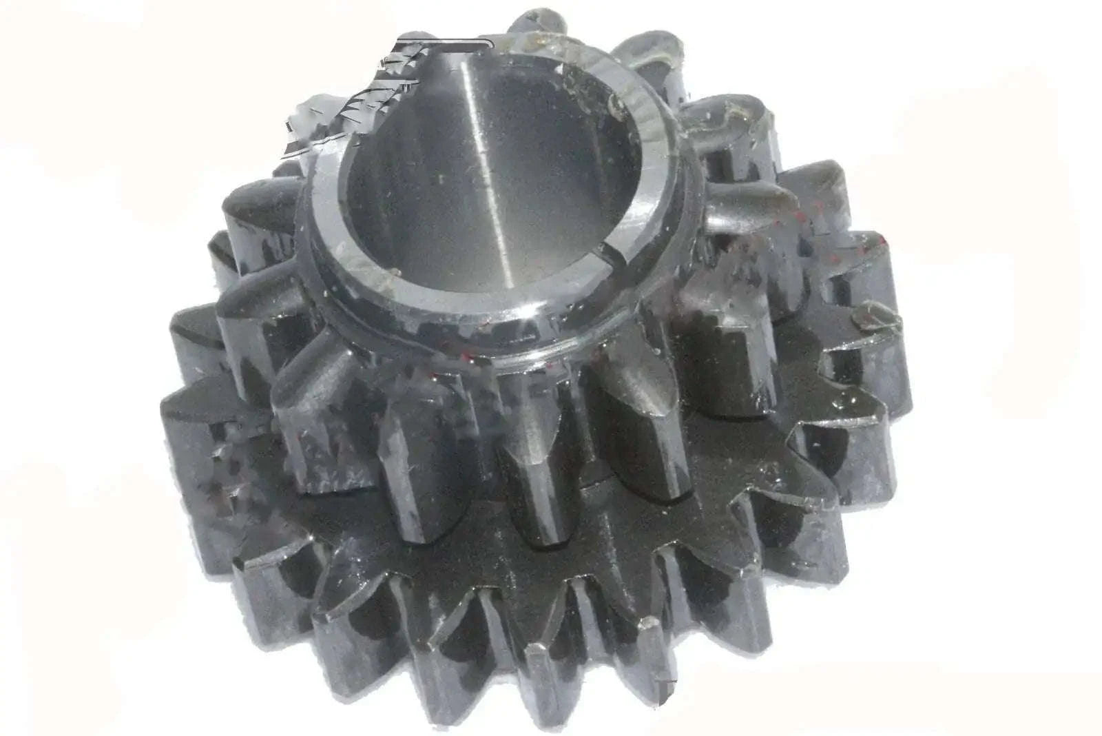 Metal gear wheel with sharp teeth and central bore