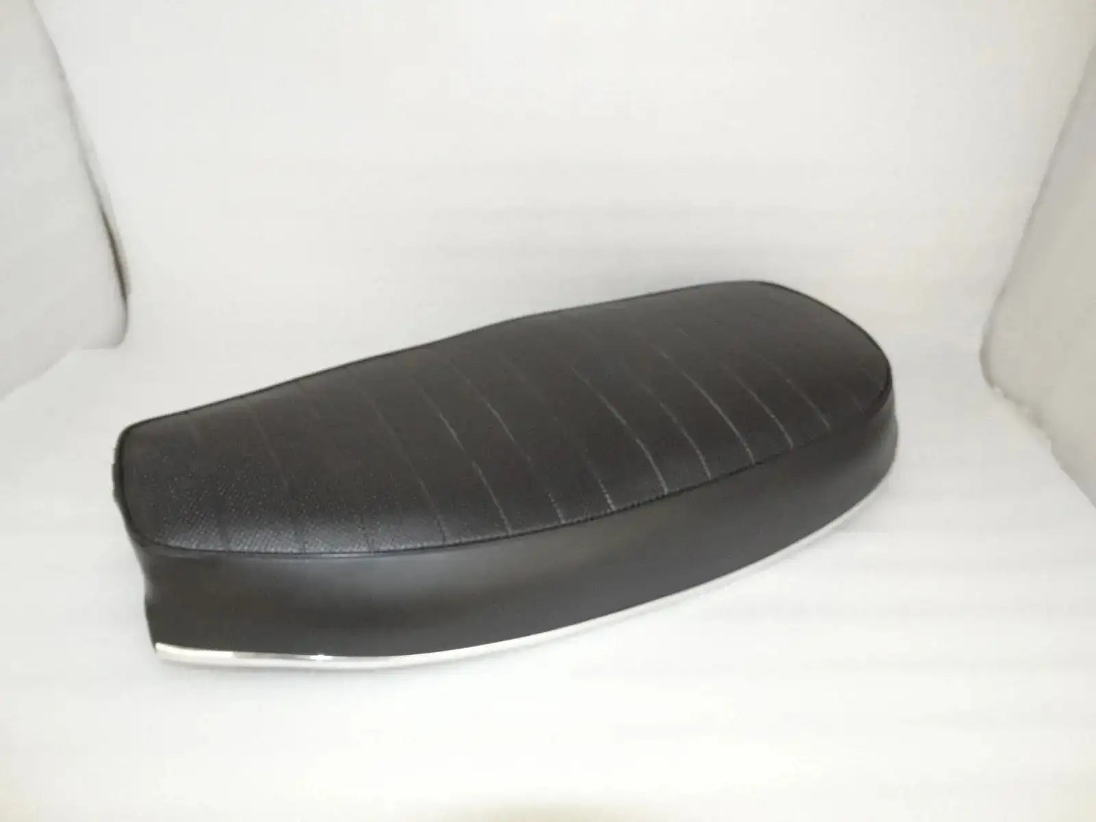 VINTAGE TRIUMPH T140 / TR7 DUAL SEAT - StellerGear