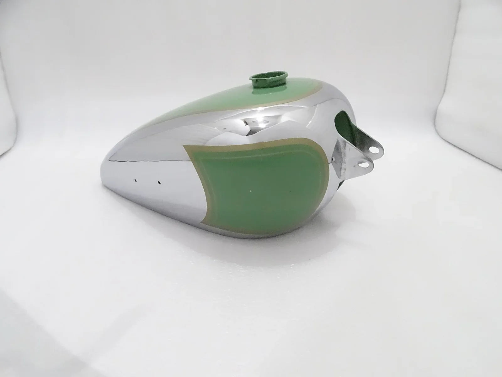 BSA B31 GREEN PAINTED CHROME PETROL TANK (REPRODUCTION) - StellerGear