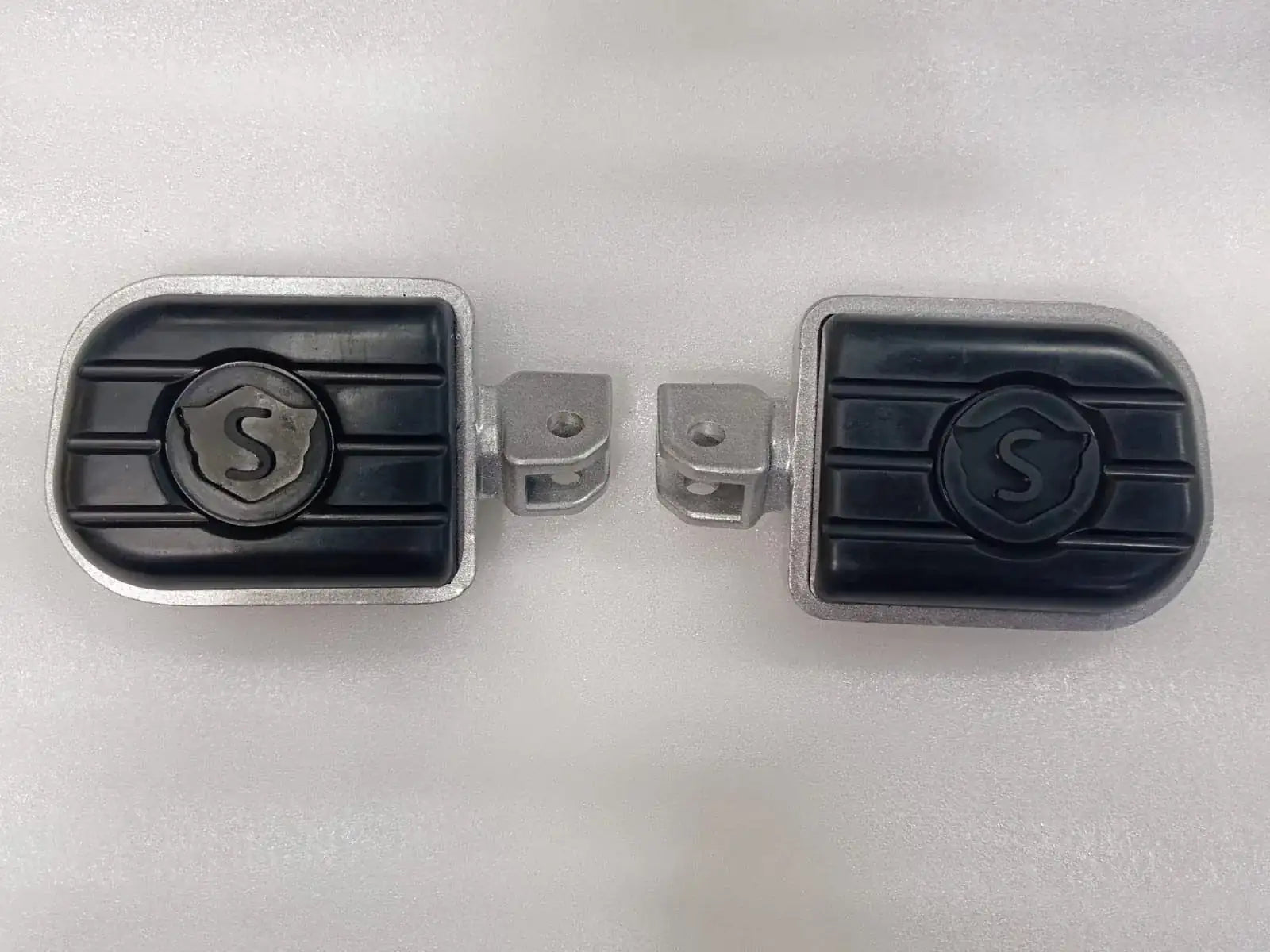 FIT FOR Royal Enfield Interceptor 650 Rear Pillion Foot Rest Foot Pegs LH RH Silver - StellerGear