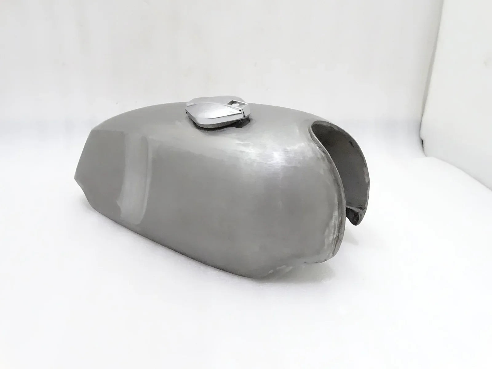 NORTON COMMANDO ROADSTER RAW PETROL TANK WITH CHROME CAP - StellerGear