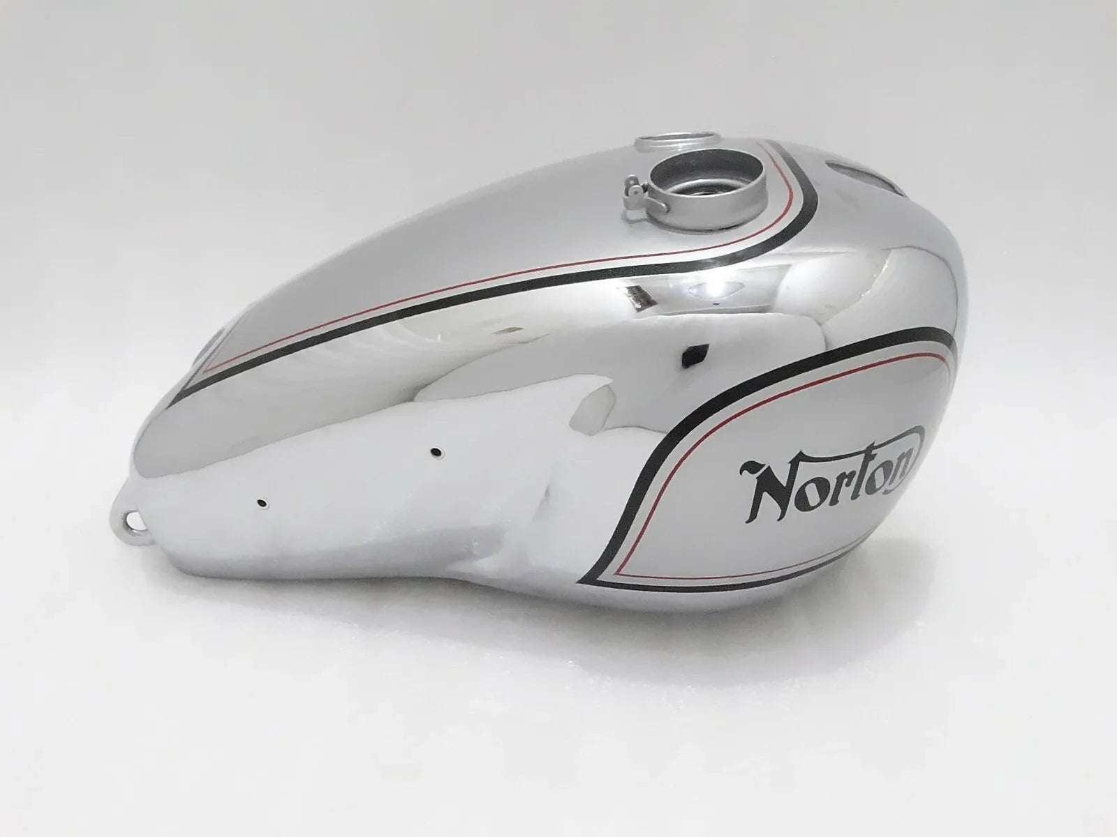NORTON DOMINATOR MODEL 7 CHROMED AND PAINTED PETROL TANK - StellerGear